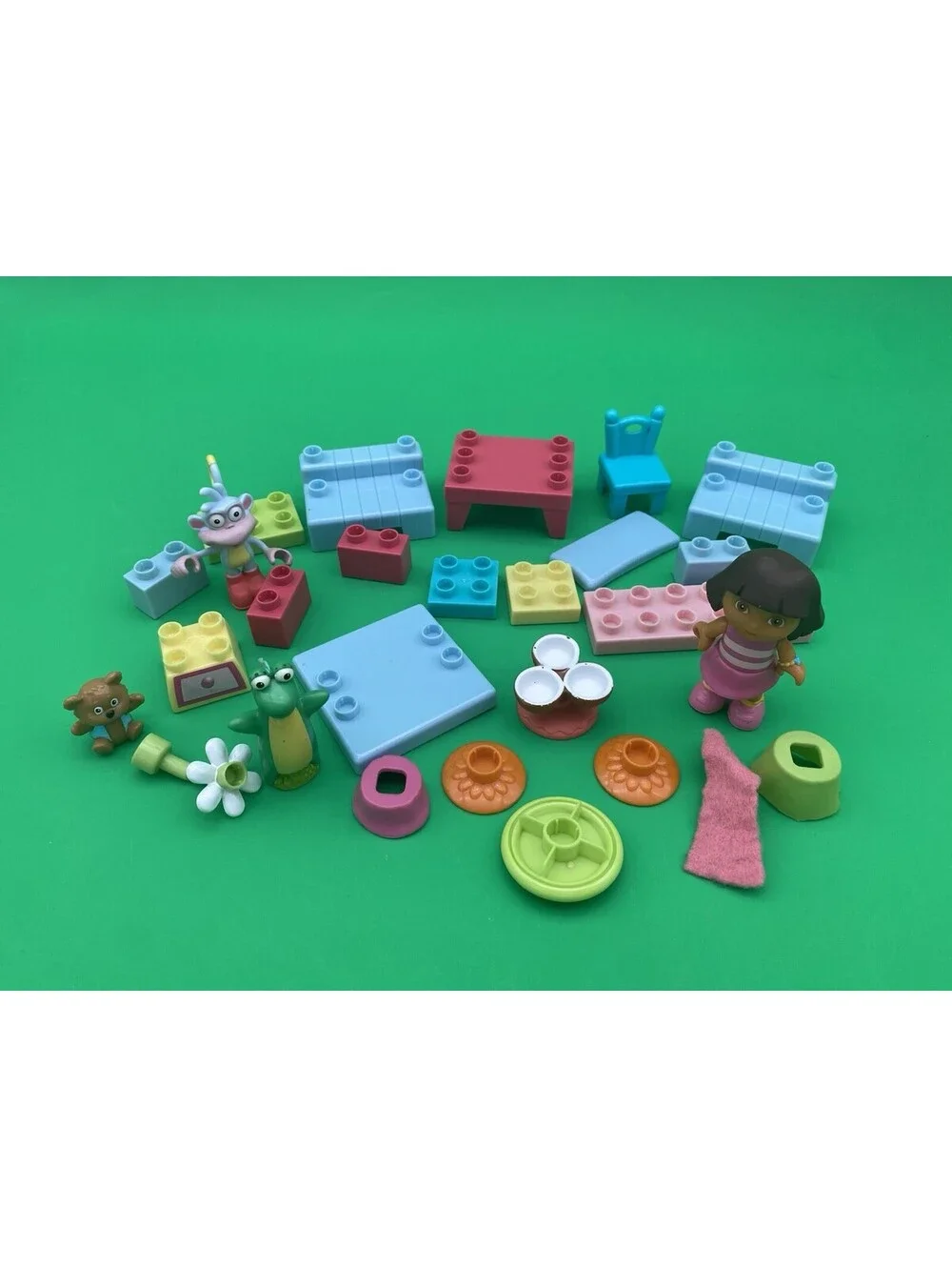 Mega Bloks Dora the Explorer Lot of 27 Pieces